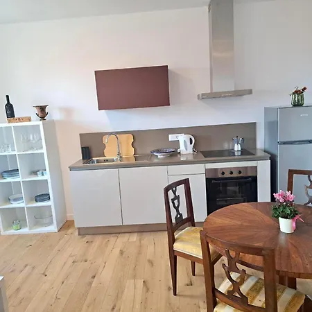 Foscolo Locazione Turistica *